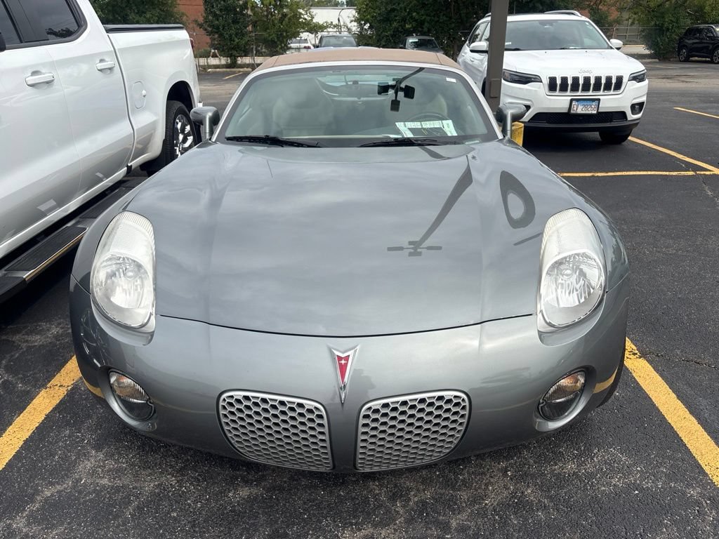 Used 2007 Pontiac Solstice Convertible w/ Premium Package RWD image 2