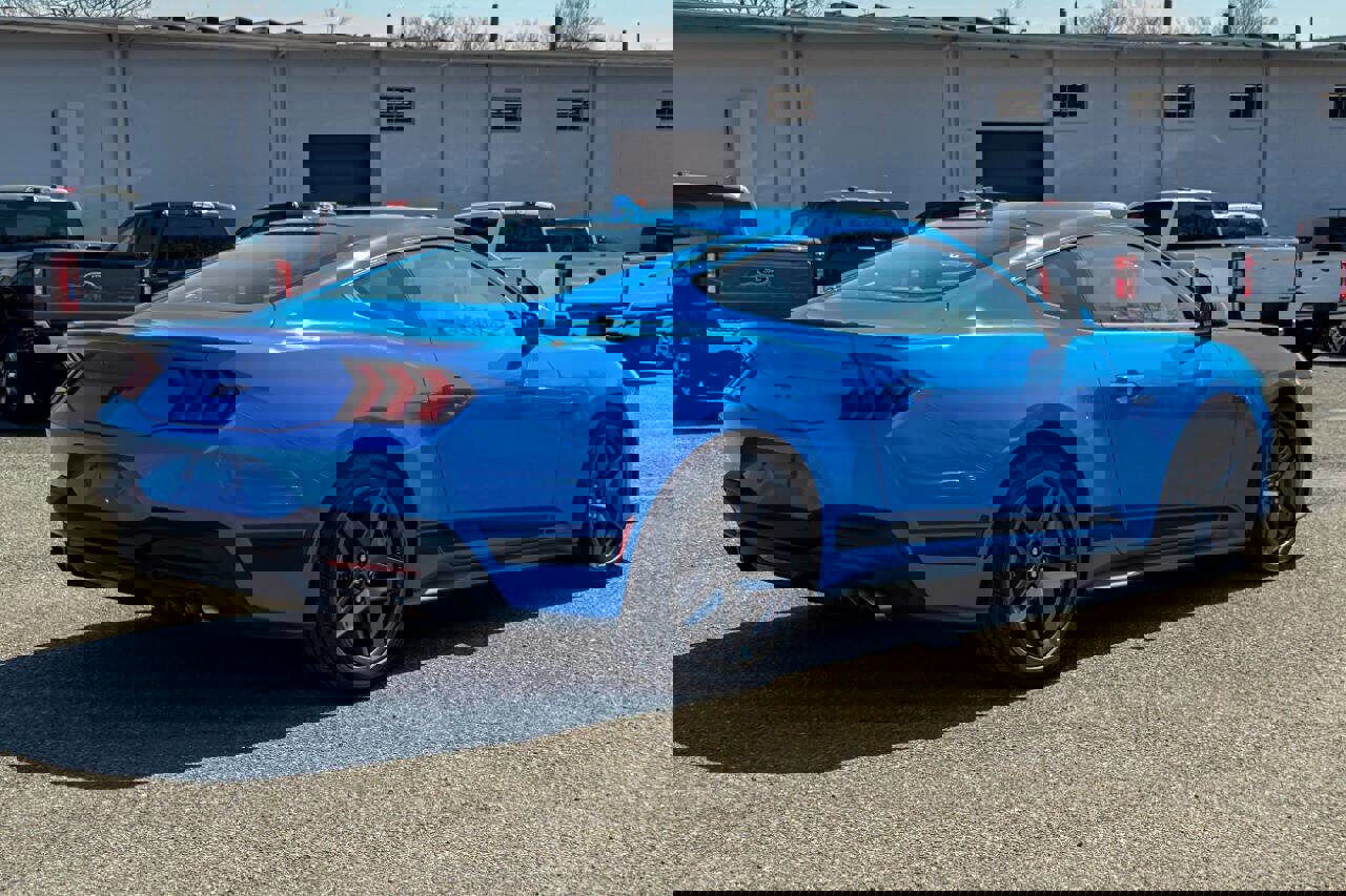 Used 2024 Ford Mustang GT Premium image 3