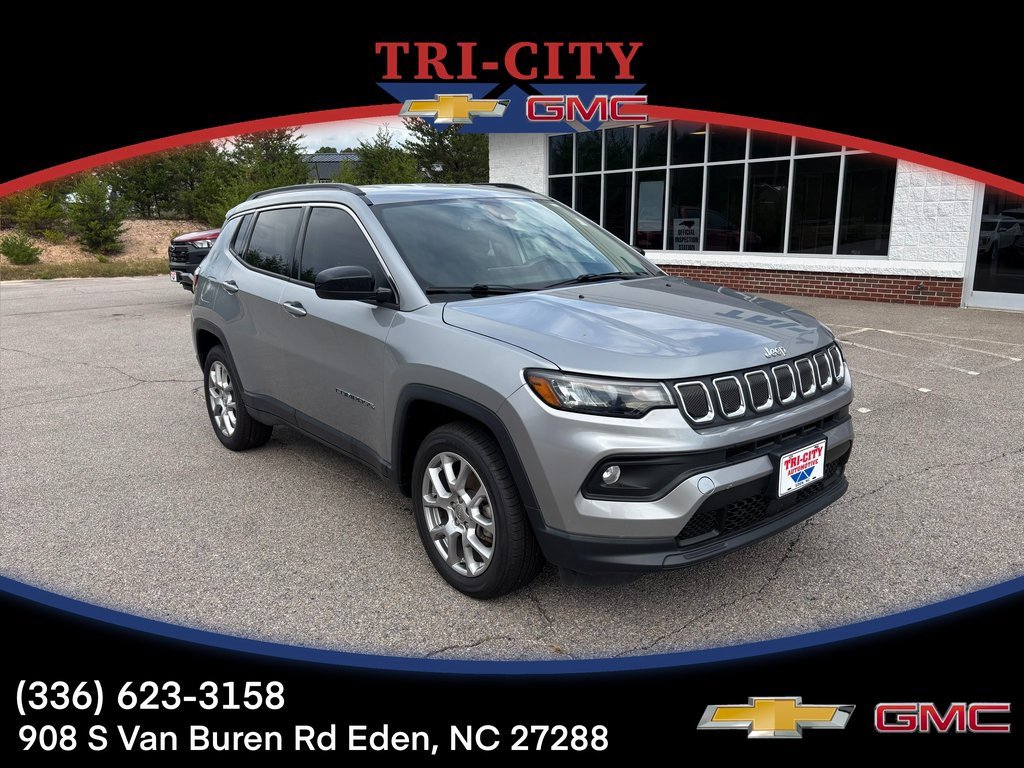 Used 2022 Jeep Compass Latitude image 1
