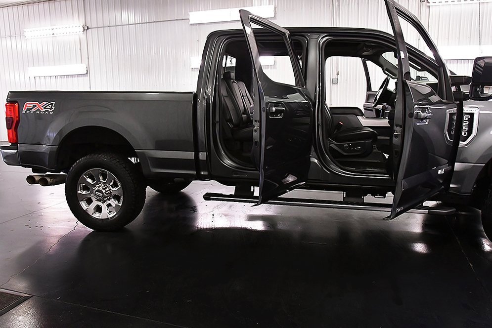 Used 2017 Ford F250 Lariat w/ Lariat Ultimate Package image 31