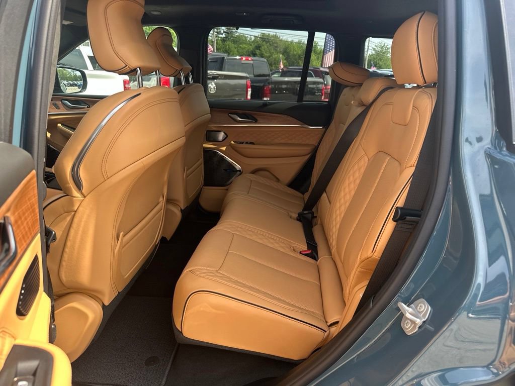 New 2026 Jeep Grand Cherokee Summit w/ Obsidian Package AWD/4WD image 31