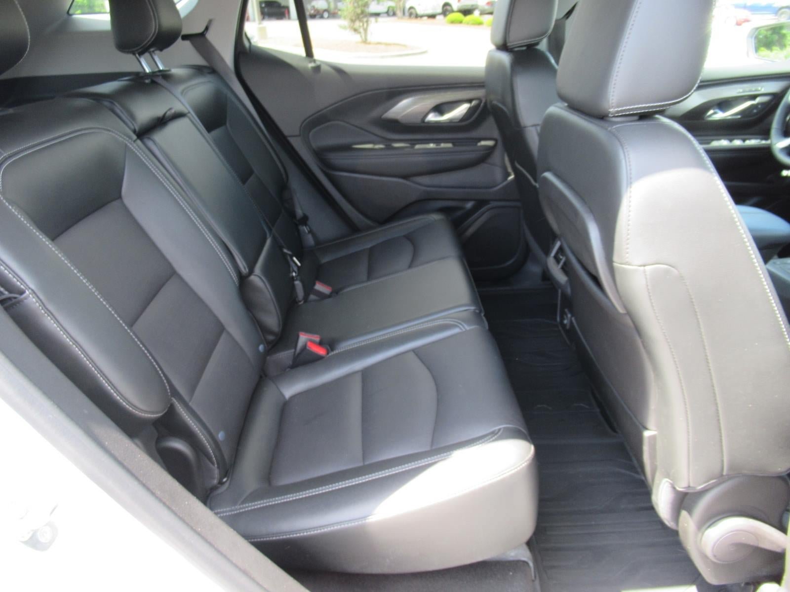 Used 2024 GMC Terrain SLT w/ Tech Package FWD image 28