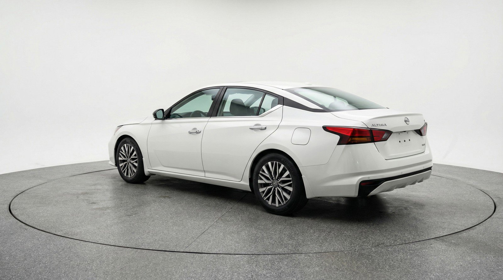 Used 2025 Nissan Altima 2.5 SV image 6