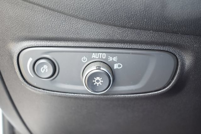 Used 2018 Chevrolet Equinox LT w/ Sun & Infotainment Package FWD image 20