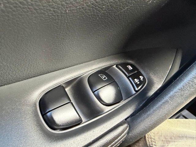 Used 2018 Nissan Rogue SV w/ Premium Package image 25