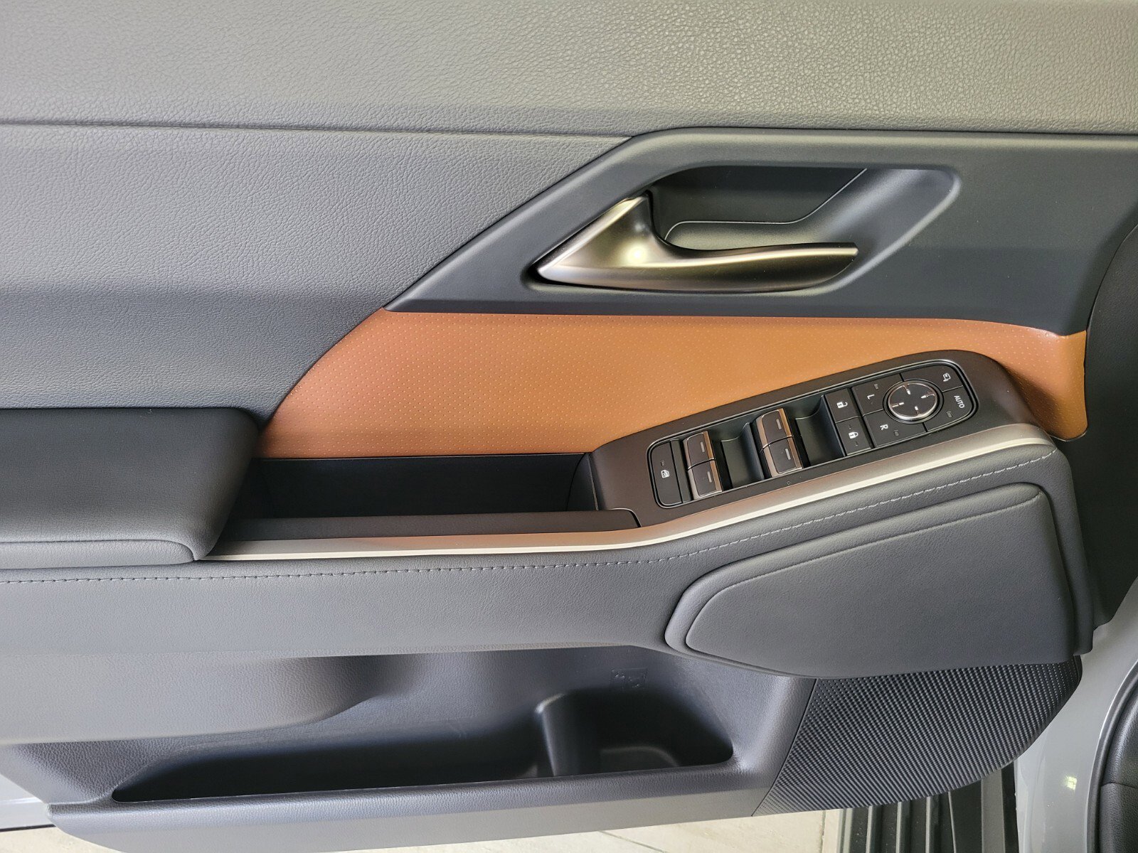 Certified 2025 Lexus GX 550 w/ Cold Area Package image 20