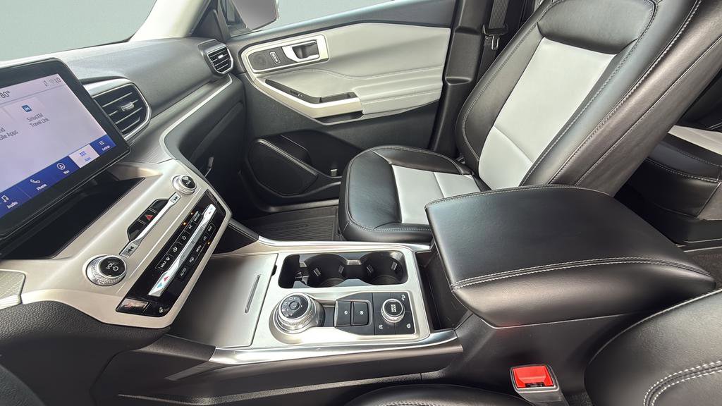 Certified 2023 Ford Explorer XLT w/ Equipment Group 202A image 19