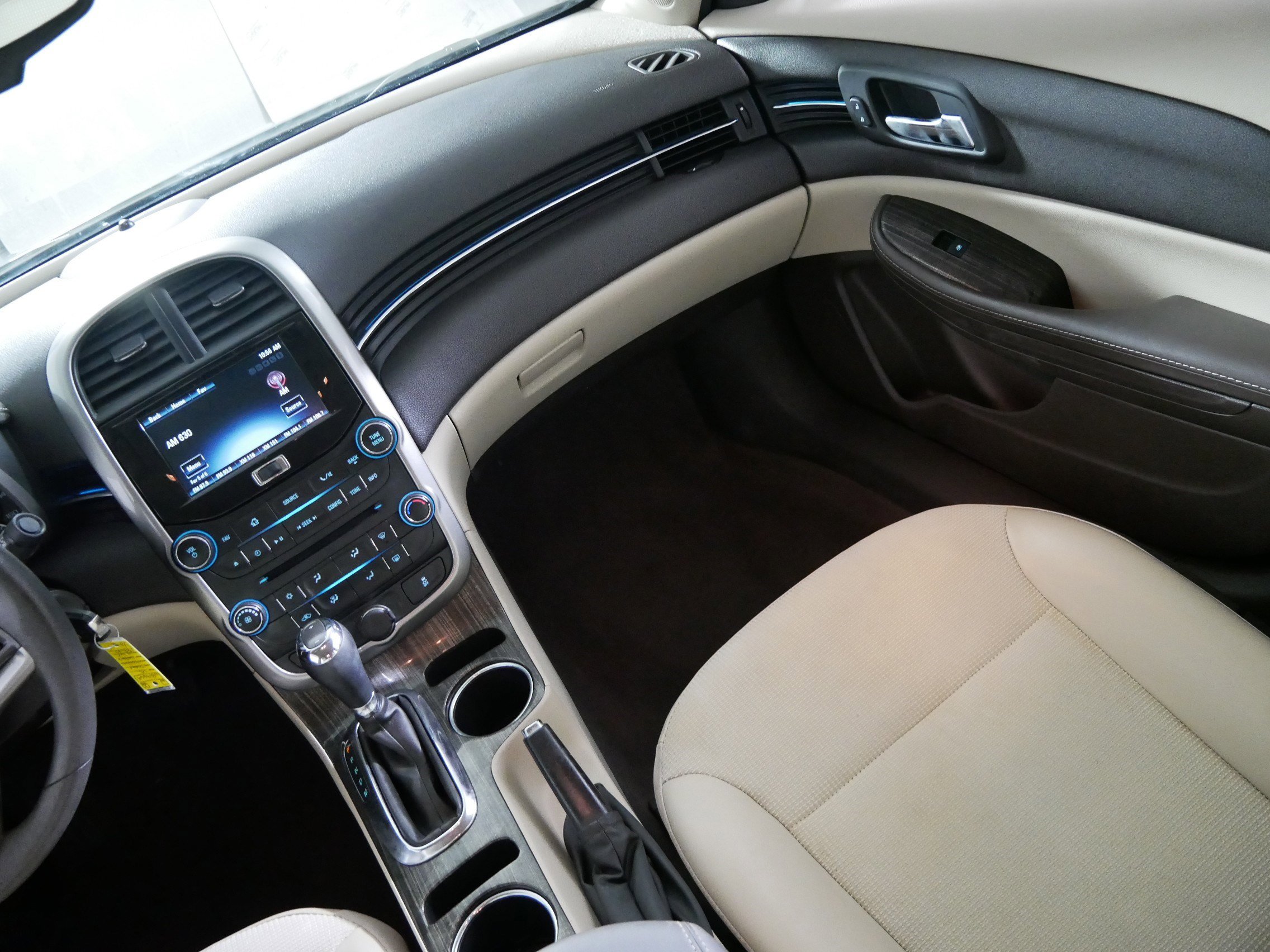 Used 2015 Chevrolet Malibu LT w/ Power Convenience Package image 11