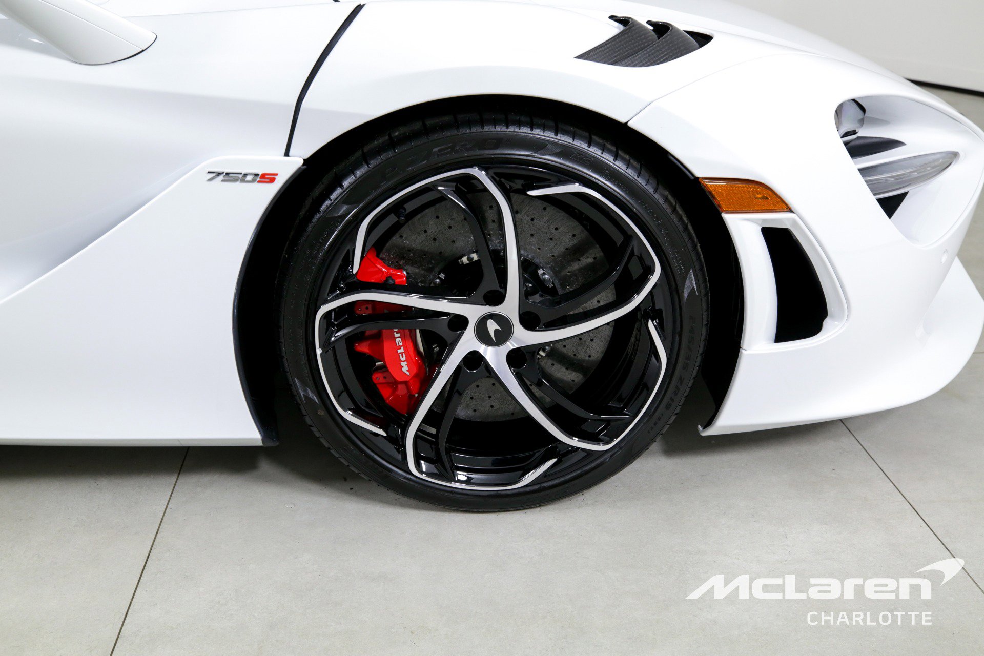Used 2024 McLaren 750S image 26