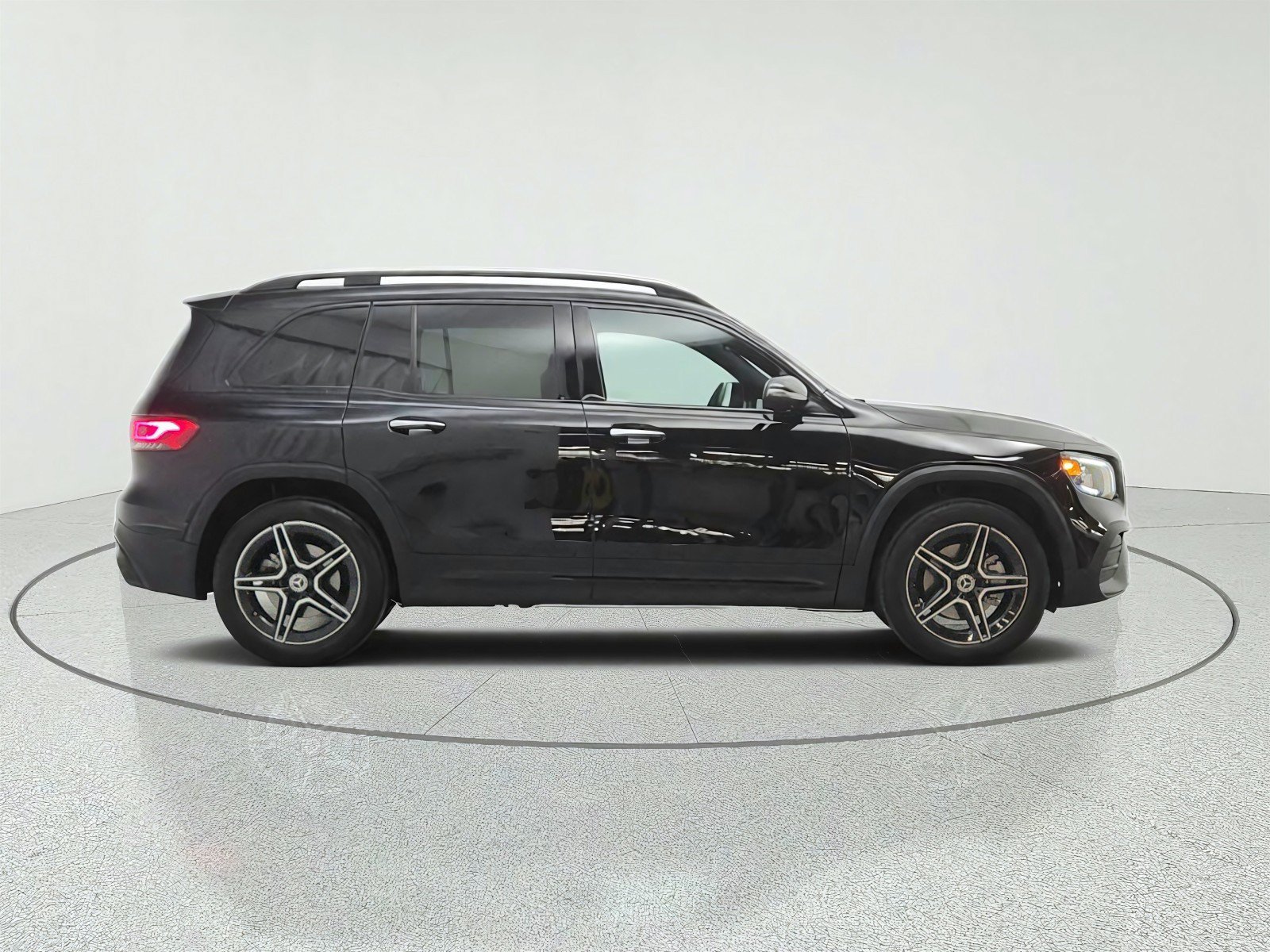 Used 2023 Mercedes-Benz GLB 250 image 4