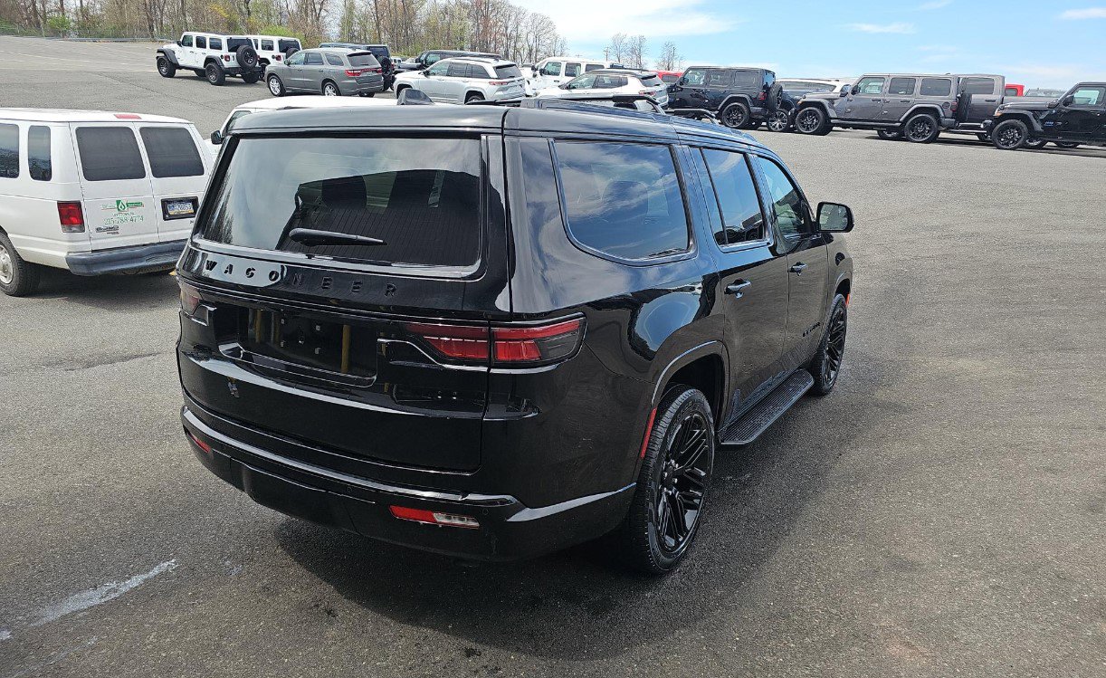 Used 2024 Jeep Wagoneer Series II AWD/4WD image 4