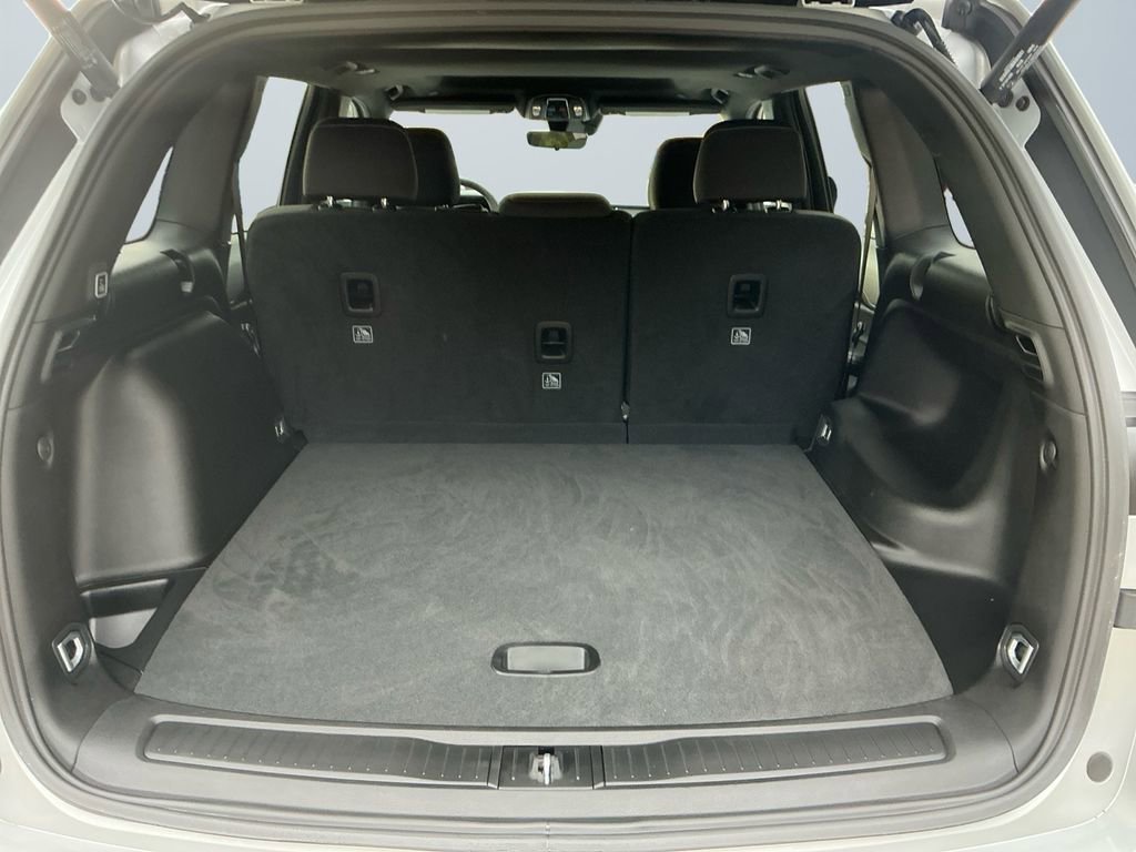 Used 2025 Jeep Grand Cherokee Laredo X w/ Luxury Tech Group I image 17