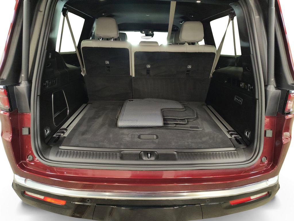 Used 2025 Jeep Wagoneer L Series III AWD/4WD image 19