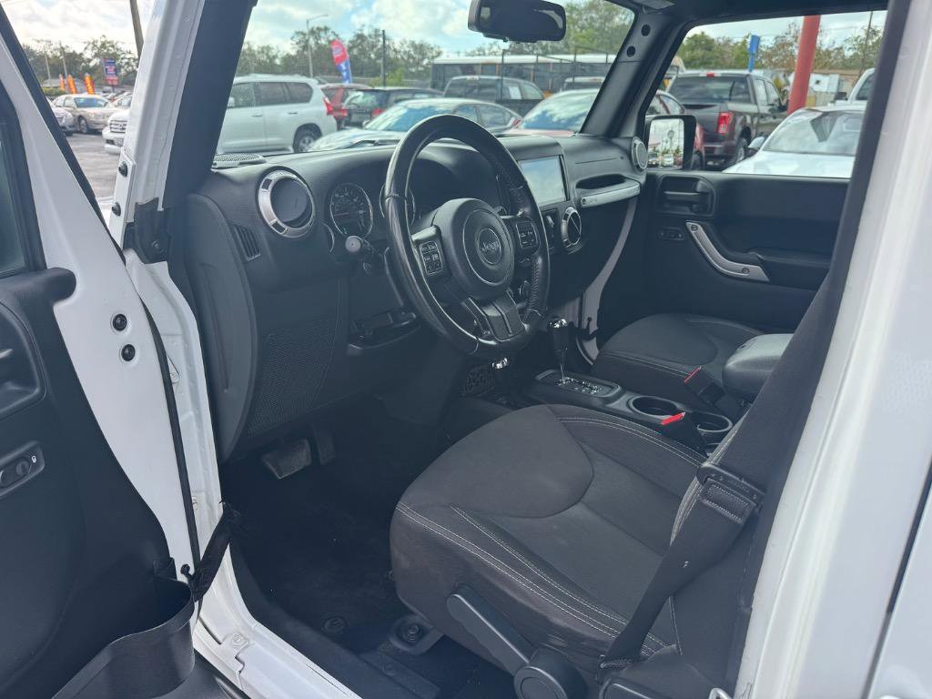 Used 2016 Jeep Wrangler Unlimited Sahara w/ Connectivity Group image 26