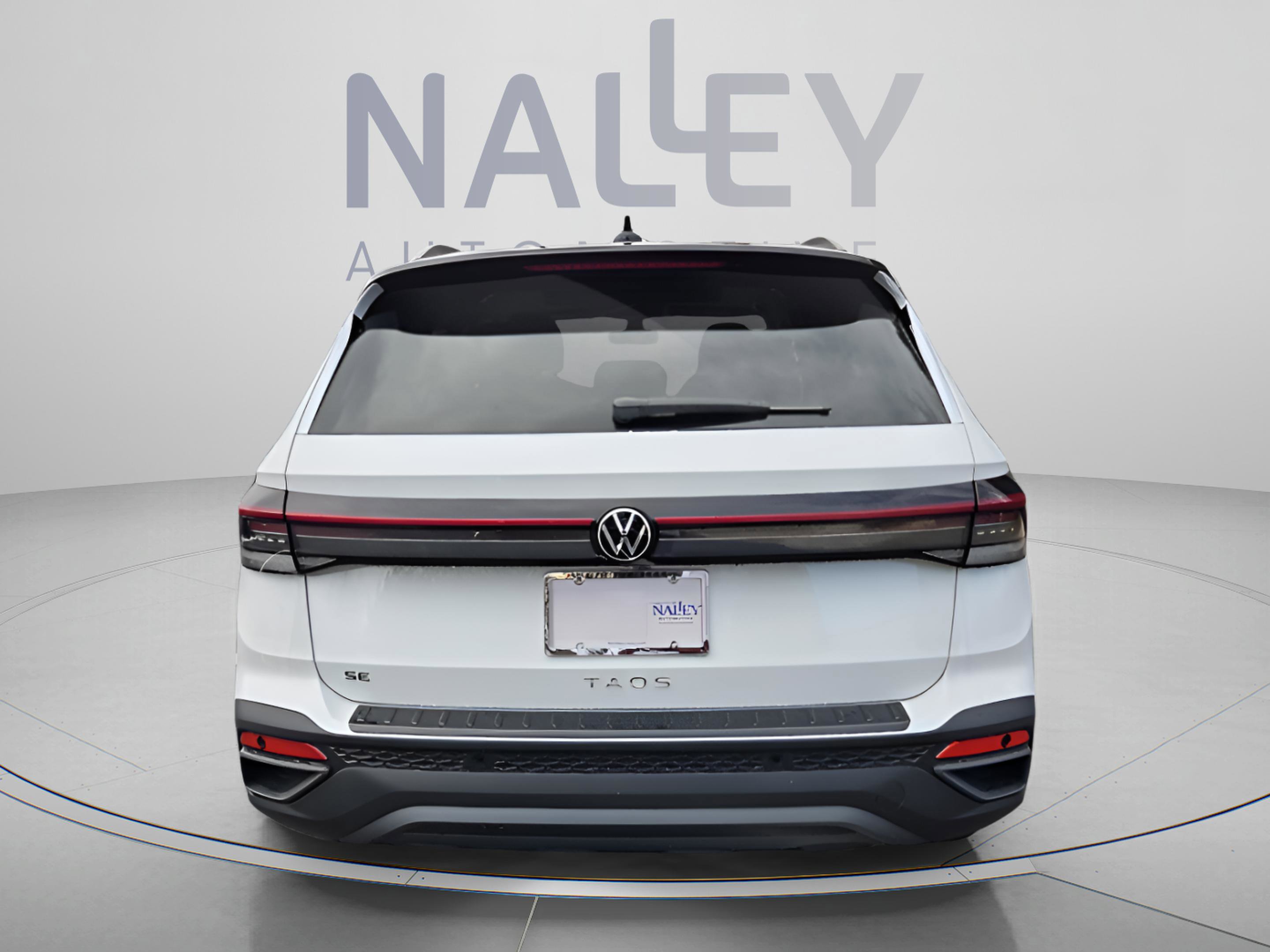 New 2026 Volkswagen Taos SE FWD image 4