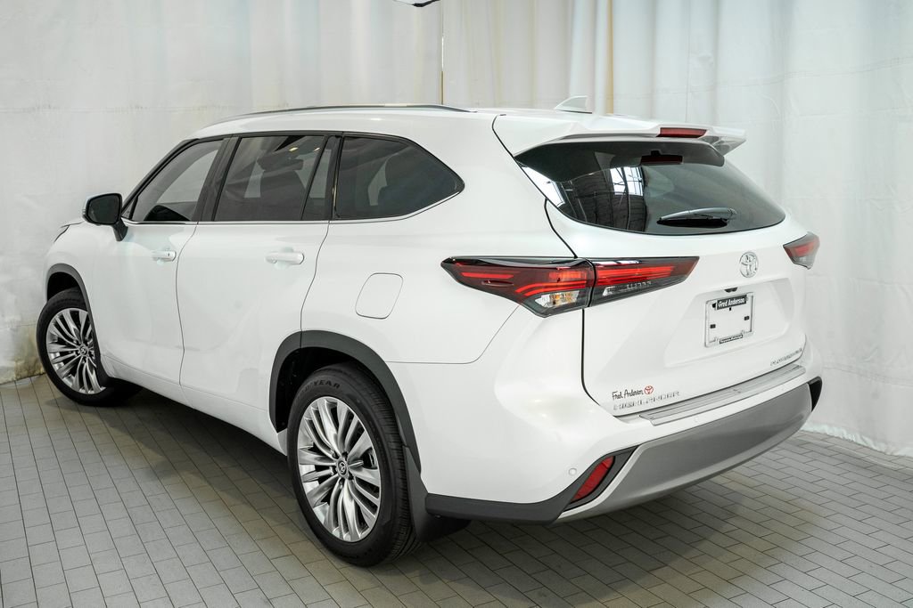 Used 2026 Toyota Highlander Platinum image 3