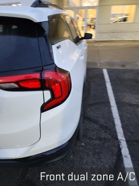 Used 2020 GMC Terrain SLT w/ Elevation Edition image 24