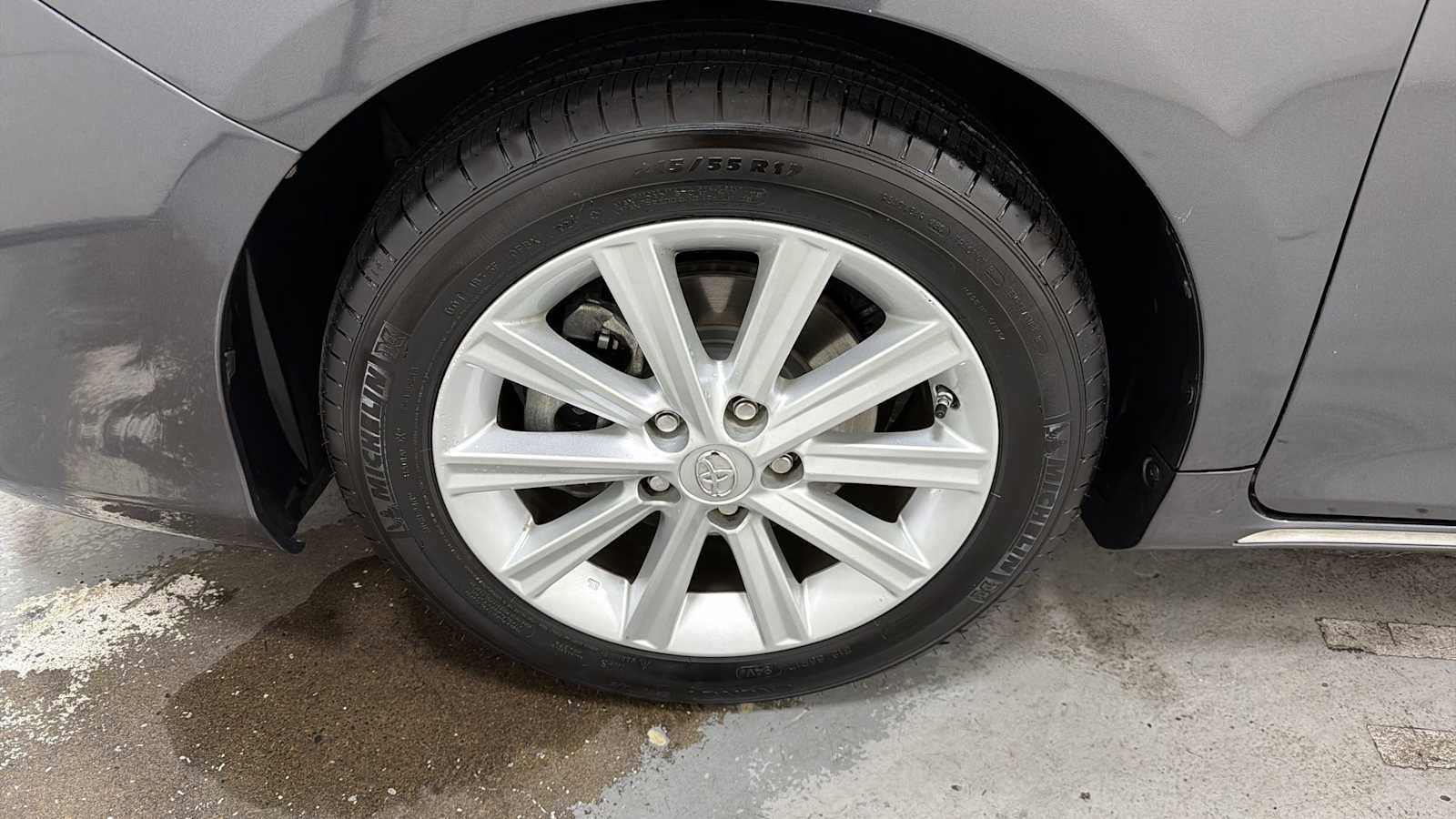 Used 2013 Toyota Camry XLE w/ Convenience Pkg image 10