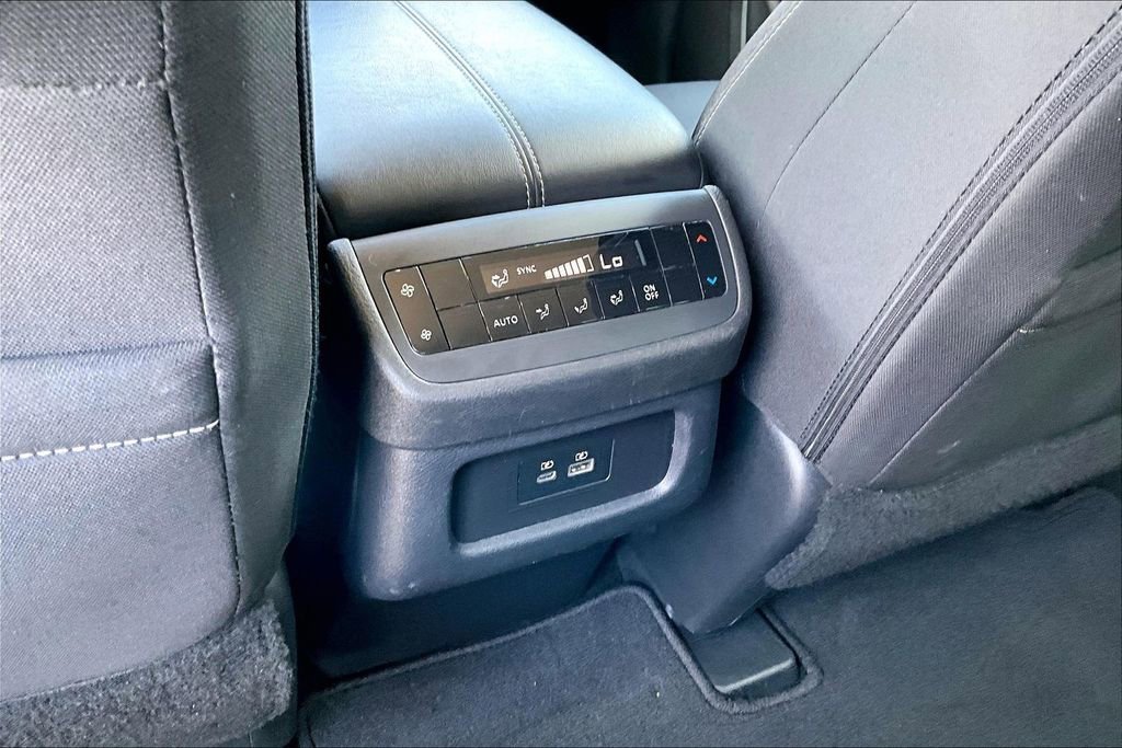 Used 2024 Nissan Pathfinder SV FWD image 33