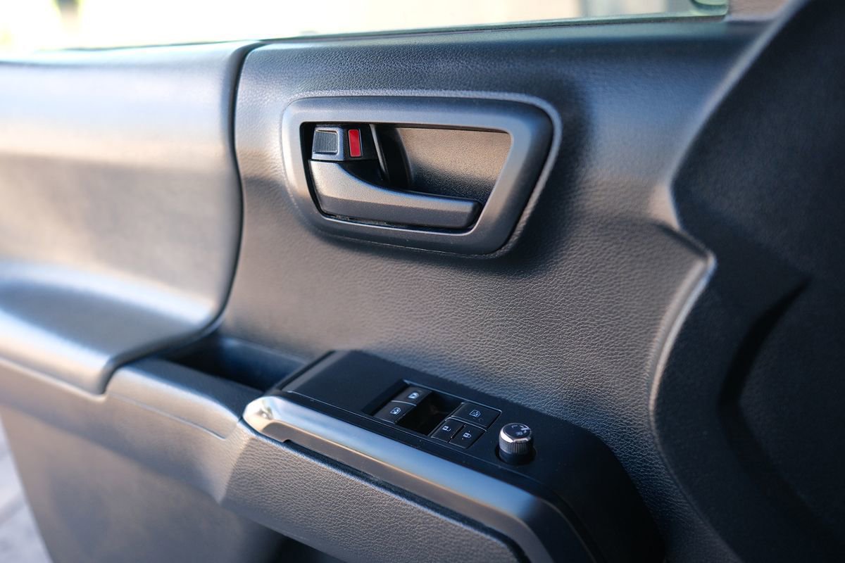 Used 2017 Toyota Tacoma SR RWD image 11