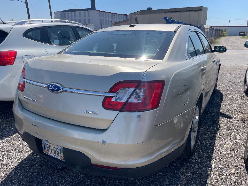 Used 2011 Ford Taurus SEL FWD image 4