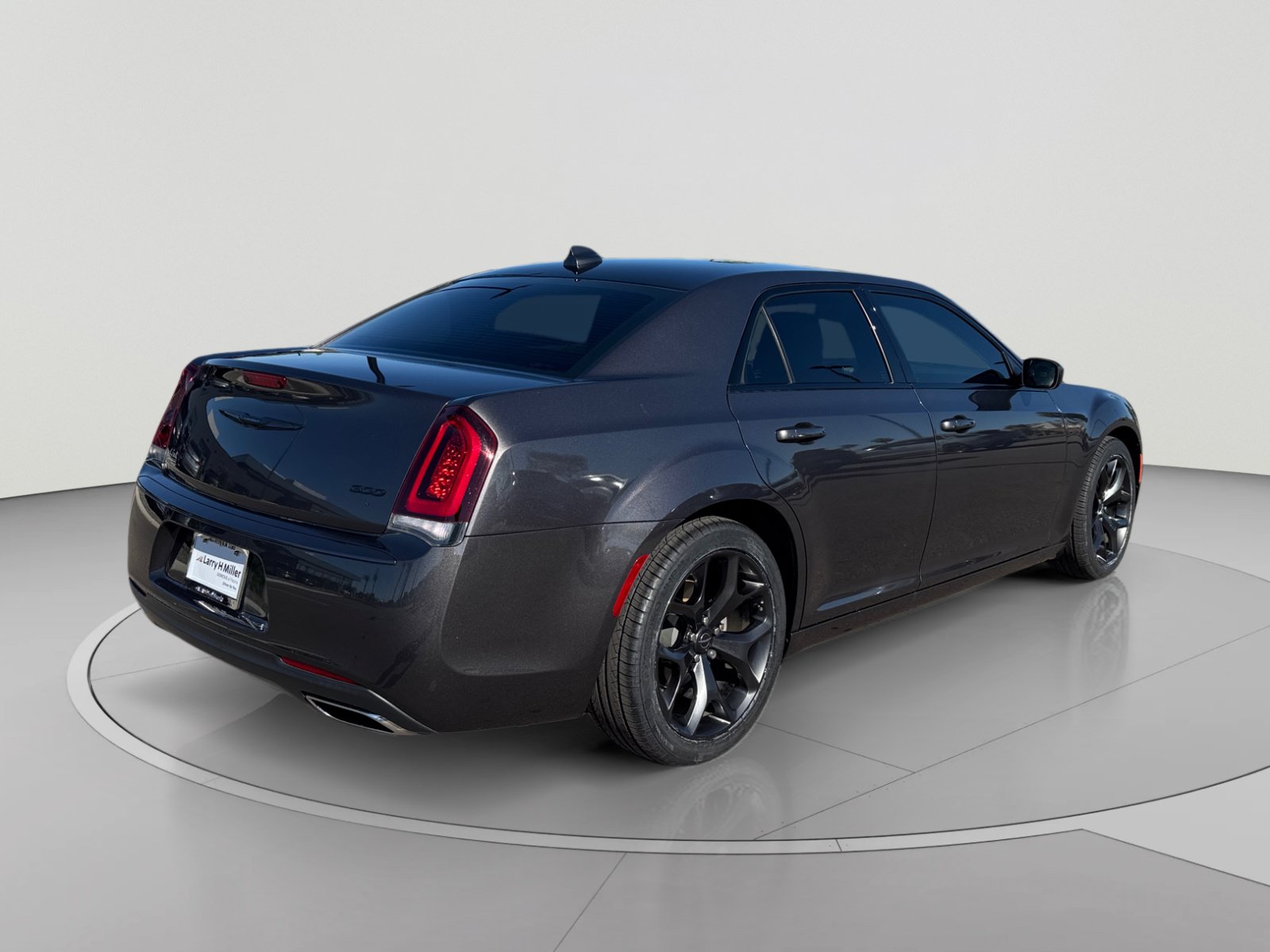 Used 2021 Chrysler 300 Touring w/ Sport Appearance Package RWD image 5