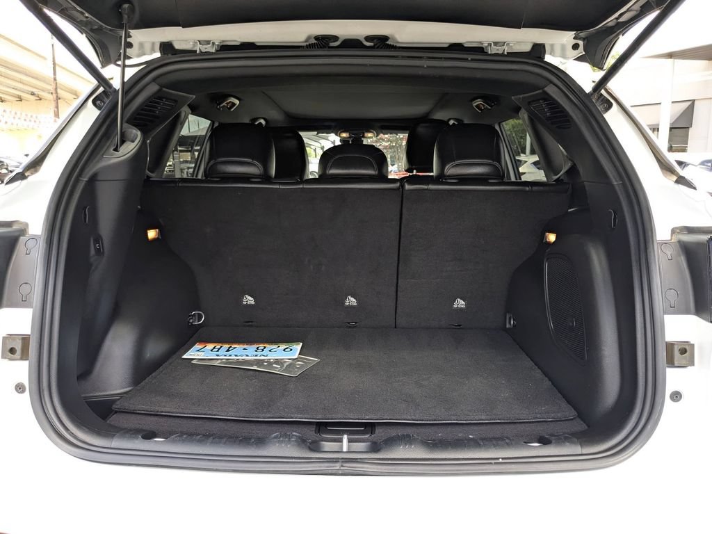 Used 2025 Jeep Compass Latitude w/ Sun & Sound Group AWD/4WD image 25