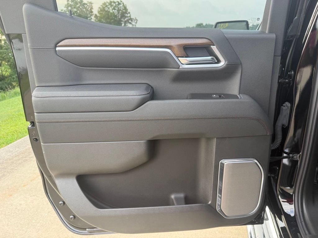 Used 2026 Chevrolet Silverado 1500 High Country w/ High Country Premium Package AWD/4WD image 11