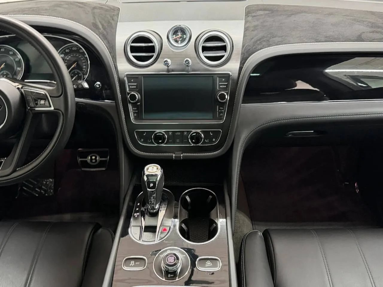 Used 2019 Bentley Bentayga AWD/4WD image 34