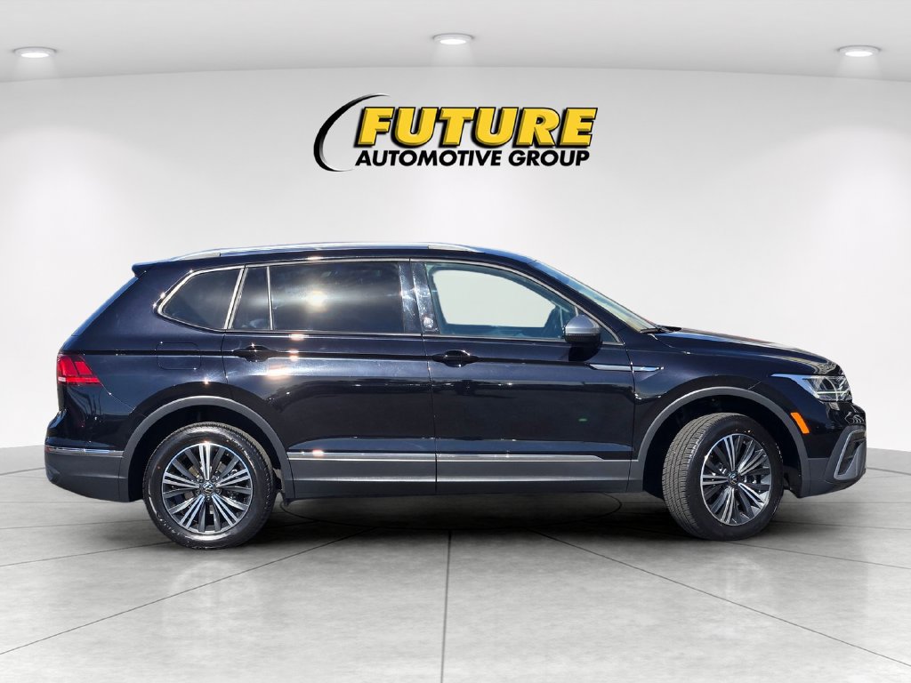 Used 2024 Volkswagen Tiguan Wolfsburg Edition AWD/4WD image 3