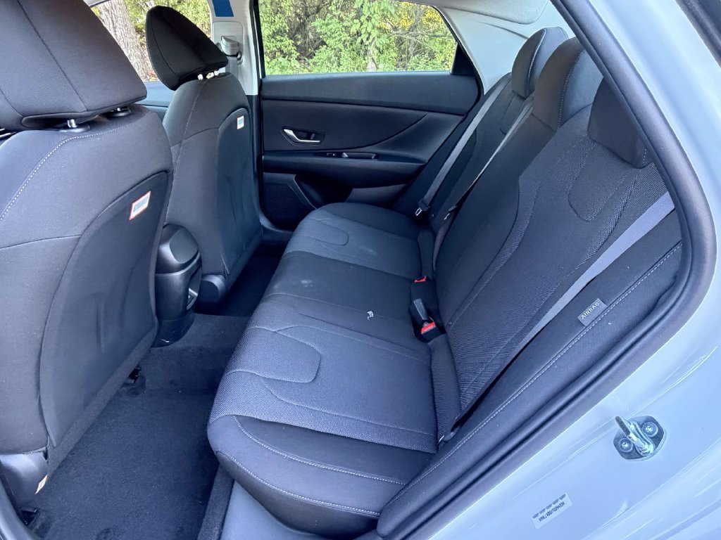 New 2026 Hyundai Elantra SE FWD image 16