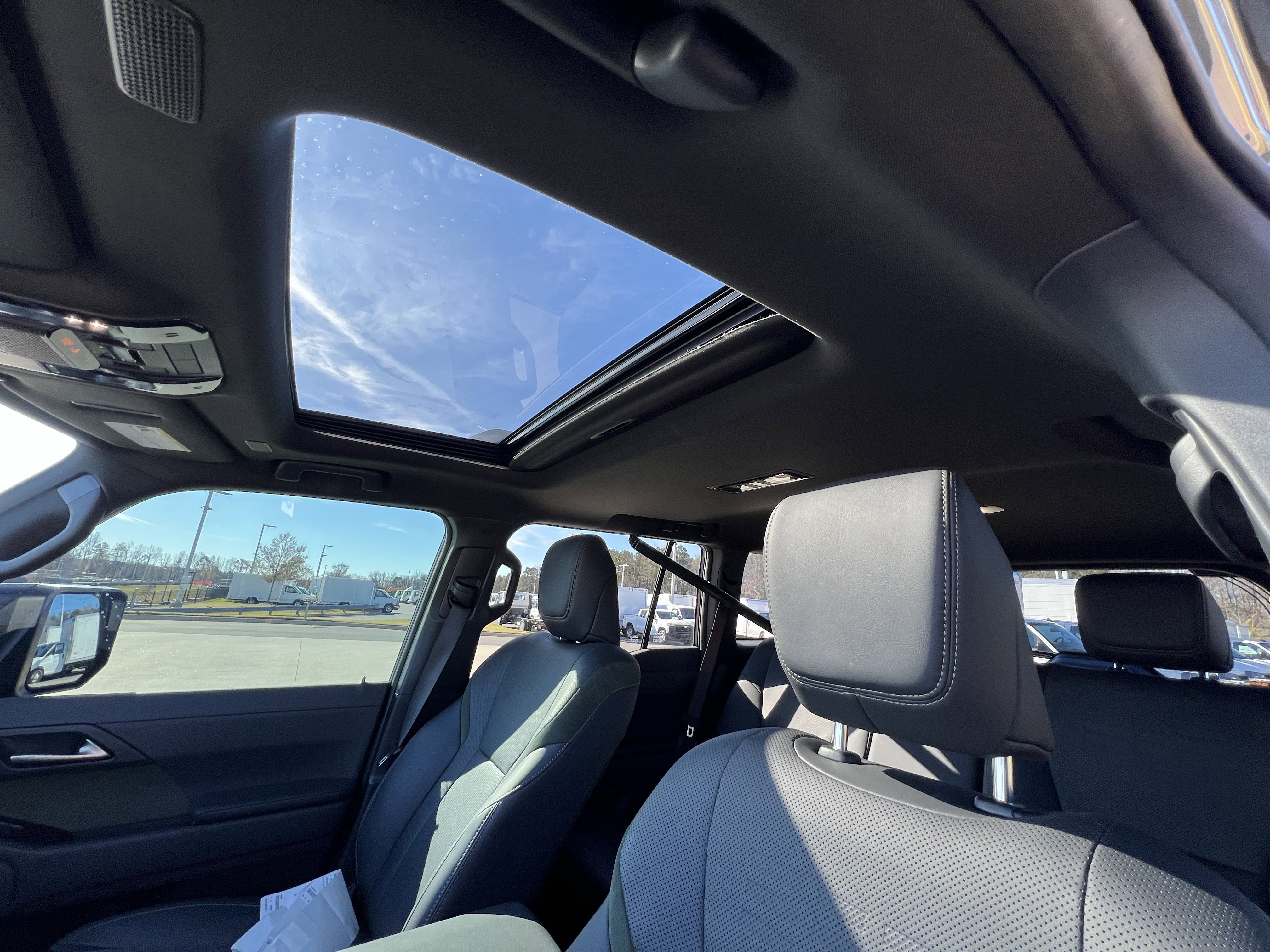 Used 2025 Lexus GX 550 w/ Accessory Package (32) image 15