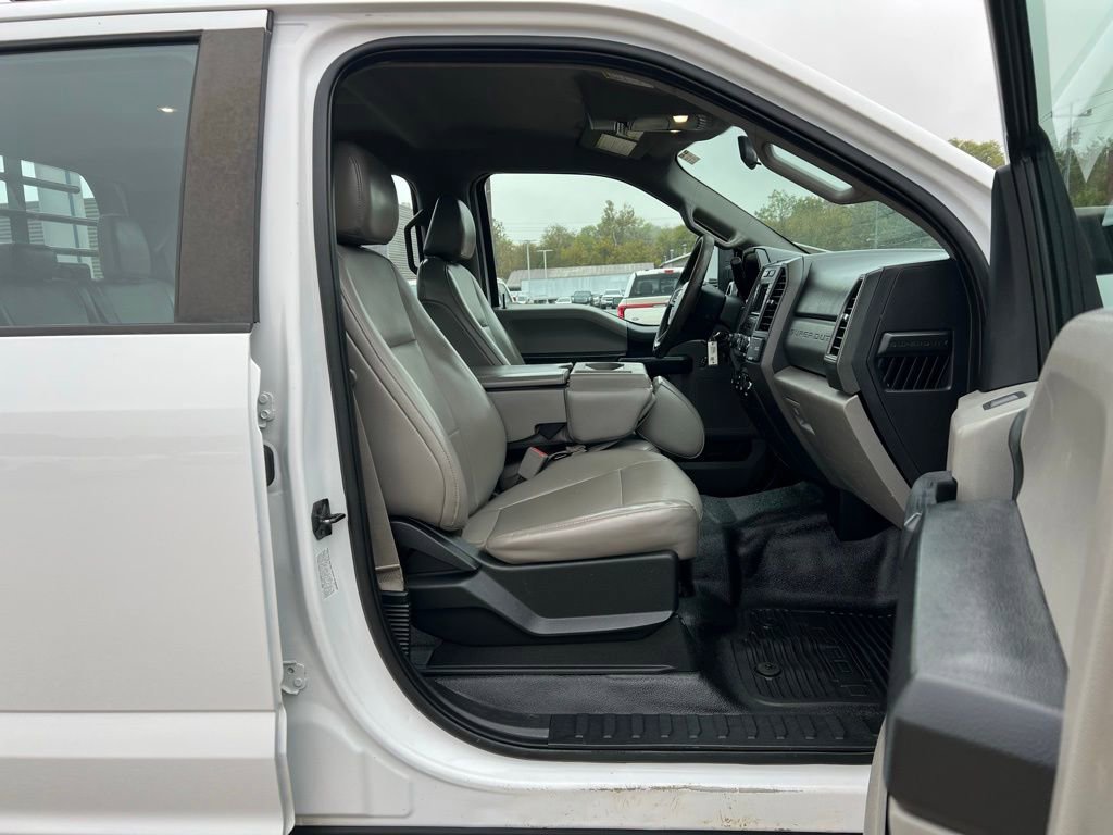 Used 2017 Ford F550 4x4 Crew Cab Super Duty w/ Power Equipment Group image 21