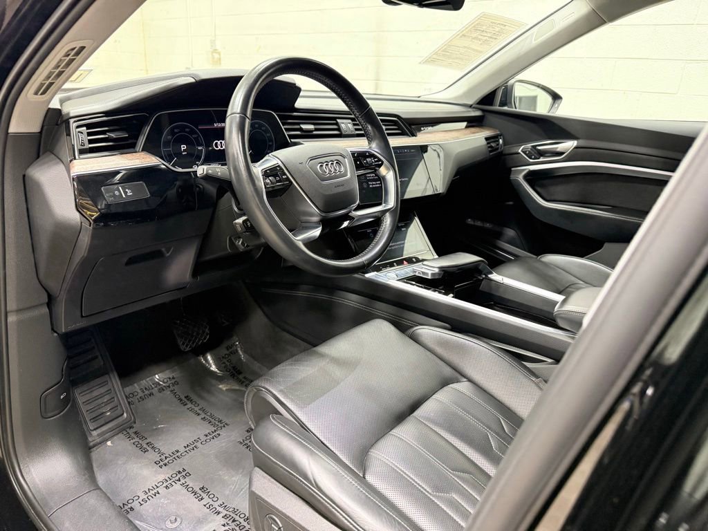 Used 2019 Audi e-tron Prestige w/ Prestige Package AWD/4WD image 26