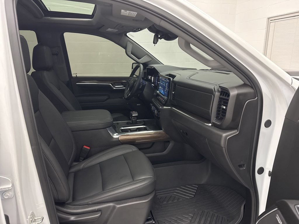 Used 2024 Chevrolet Silverado 1500 LT Trail Boss w/ Convenience Package II AWD/4WD image 48