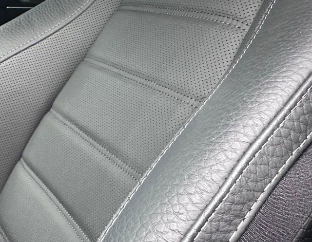 Used 2025 Mercedes-Benz GLS 580 4MATIC image 12