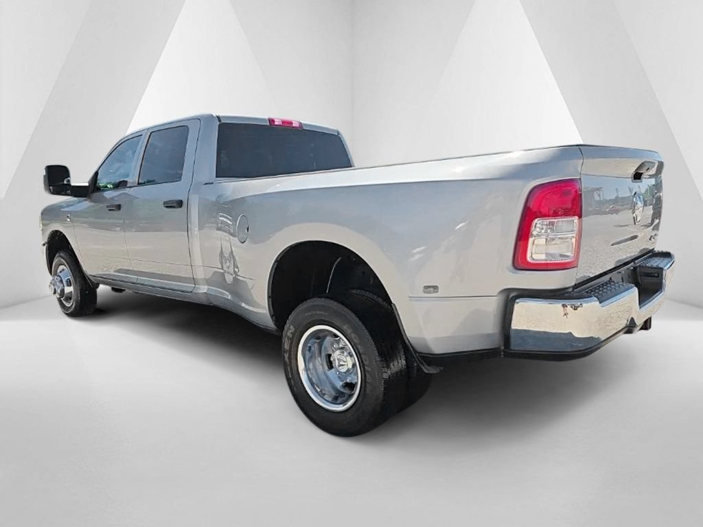 Used 2024 RAM 3500 Tradesman w/ Chrome Appearance Group AWD/4WD image 7