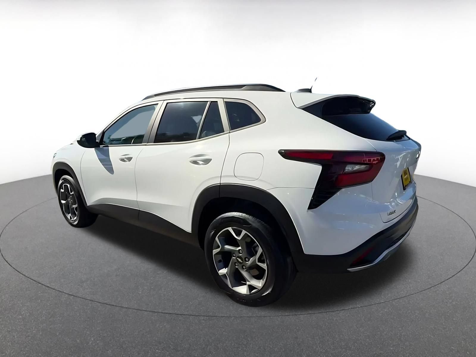 Used 2025 Chevrolet Trax LT w/ LT Convenience Package FWD image 9