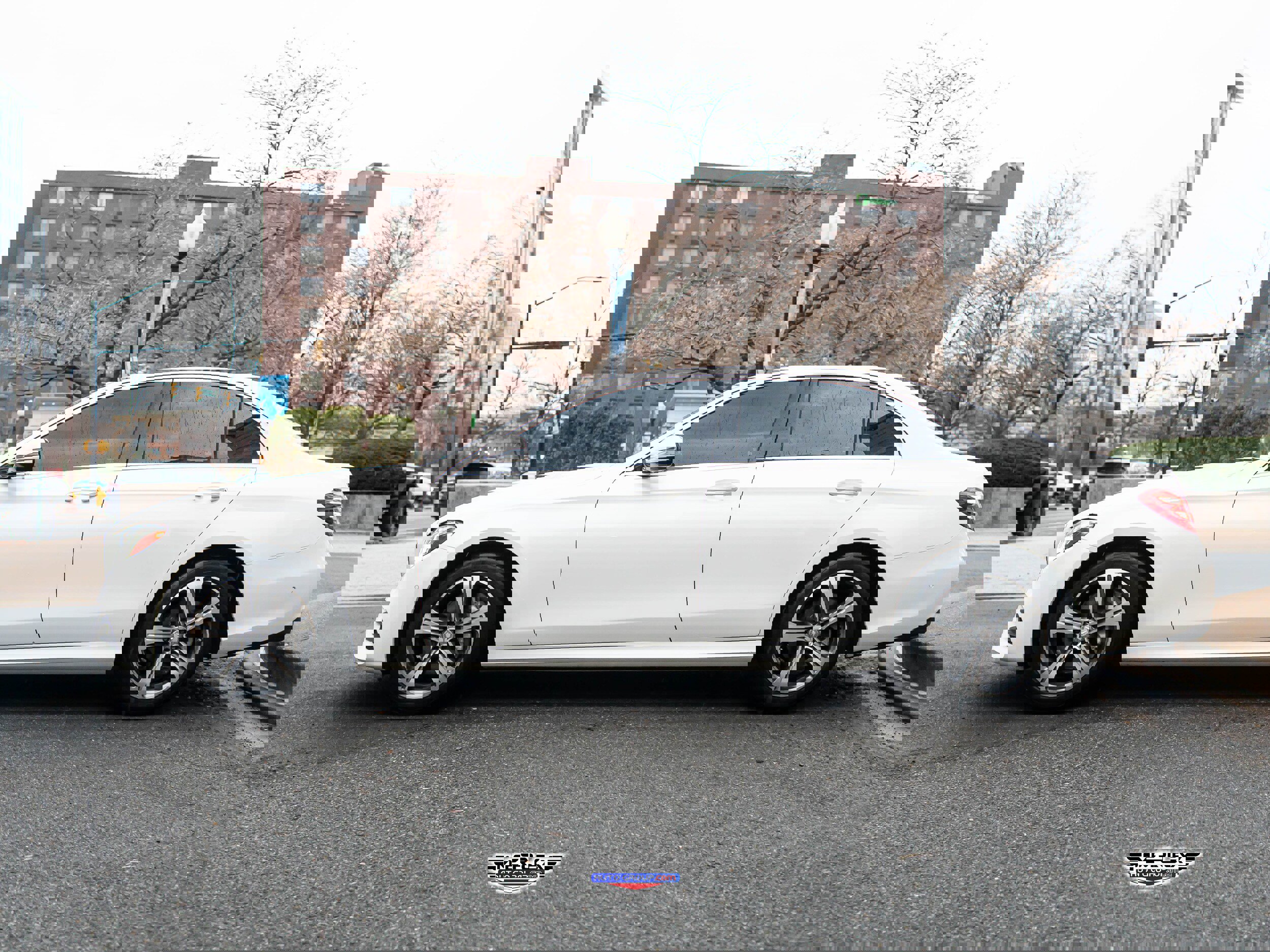 Used 2017 Mercedes-Benz E 300 300 4MATIC image 4