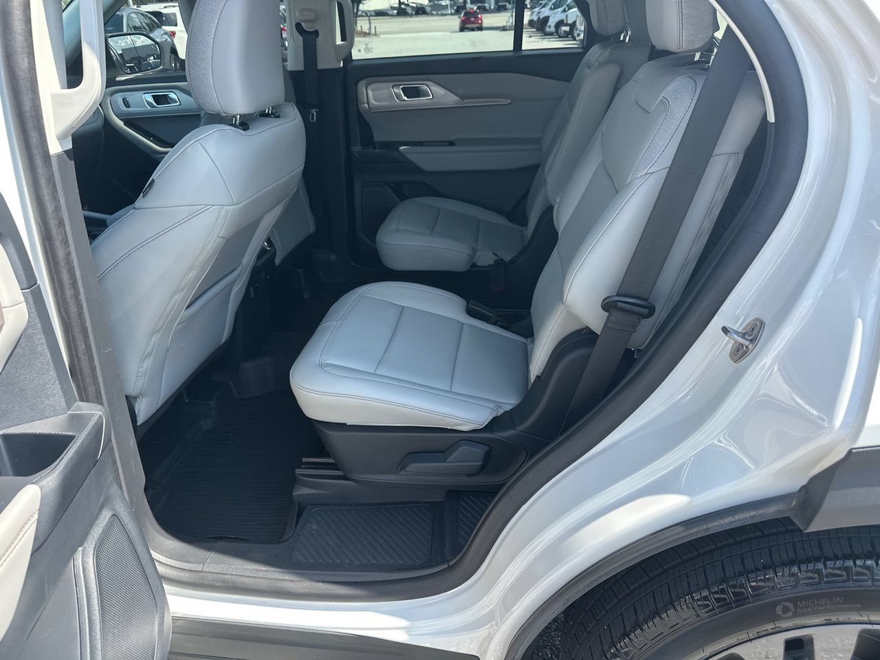 Used 2025 Ford Explorer Active w/ Active Comfort Package AWD/4WD image 23