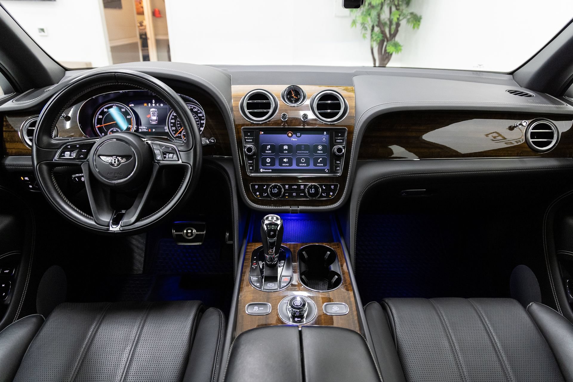 Used 2018 Bentley Bentayga AWD/4WD image 5