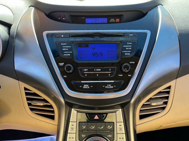 Used 2013 Hyundai Elantra GLS w/ Preferred Pkg image 18