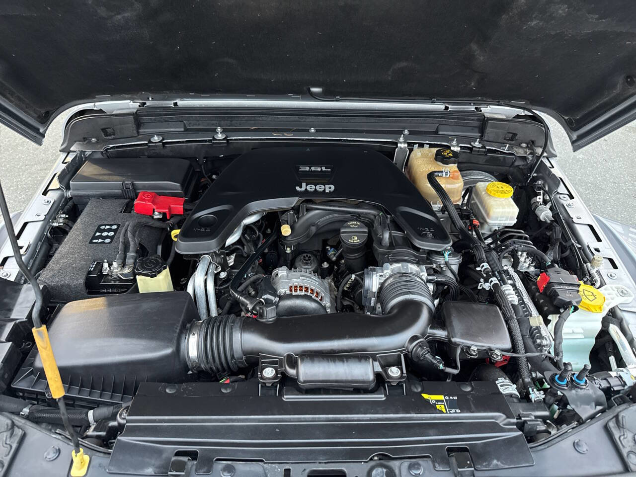 Used 2018 Jeep Wrangler Unlimited Rubicon w/ Uconnect 4C Nav & Sound Group image 12