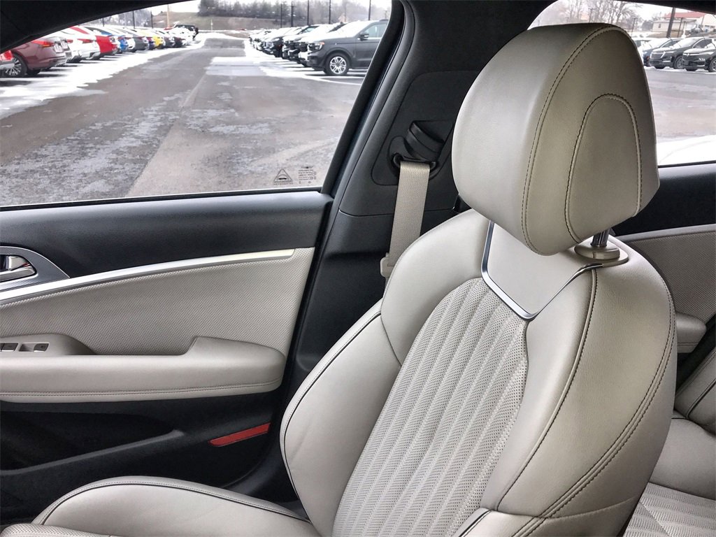 Used 2023 Genesis G70 3.3T image 23