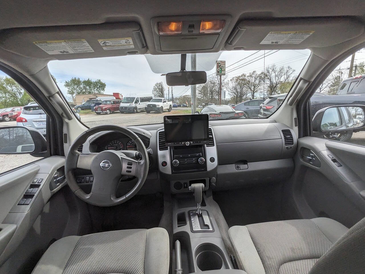 Used 2012 Nissan Frontier SV image 18