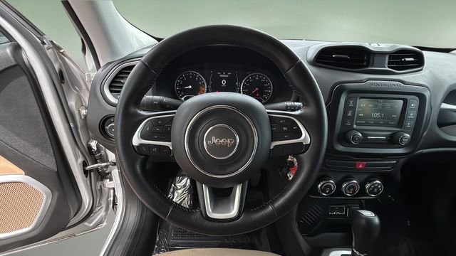 Used 2015 Jeep Renegade Latitude FWD image 11