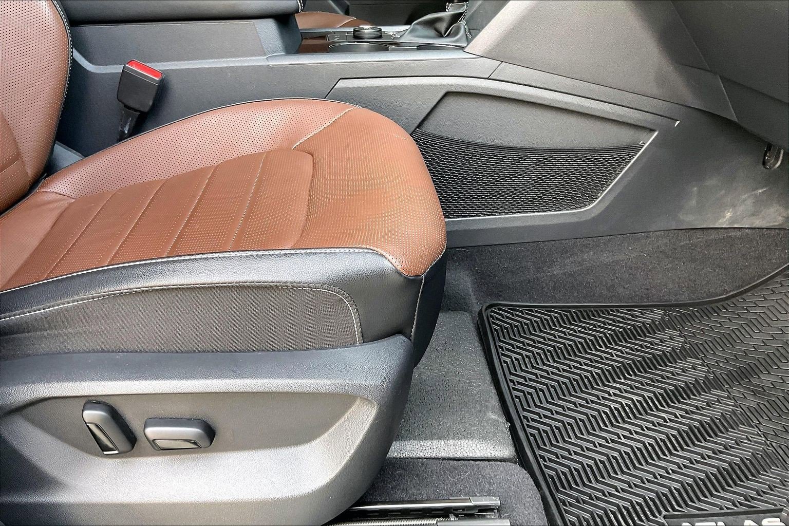 Used 2022 Volkswagen Atlas SEL Premium image 23