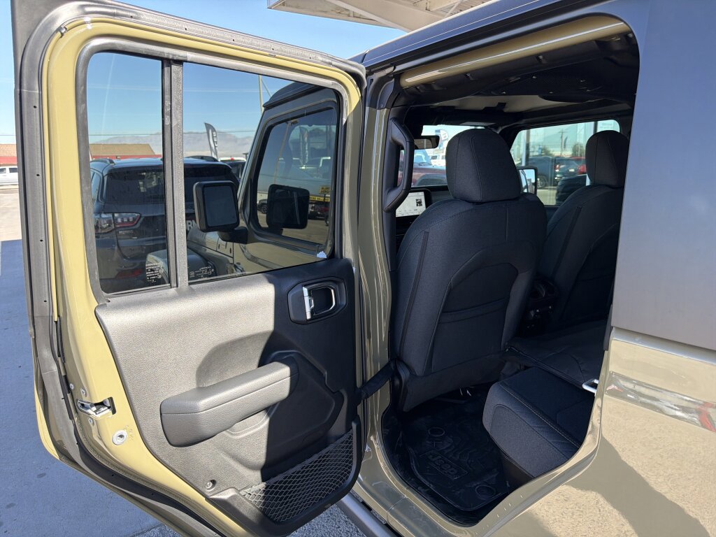 New 2025 Jeep Gladiator Willys image 15