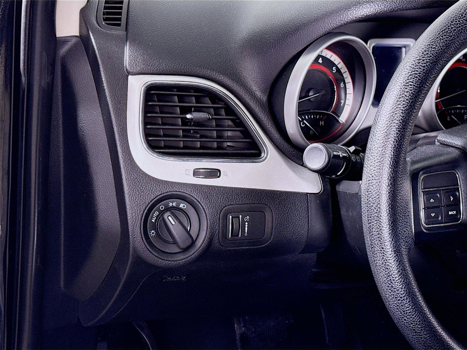 Used 2018 Dodge Journey SE w/ Blacktop Package image 4