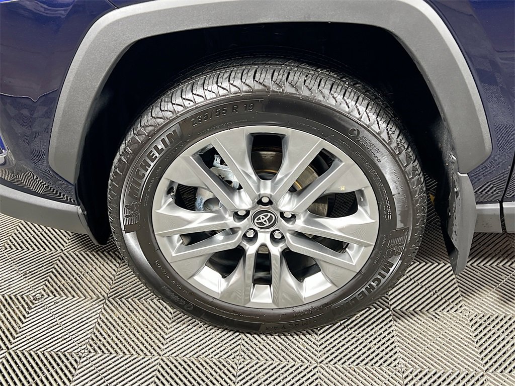 Used 2025 Toyota RAV4 Limited image 29